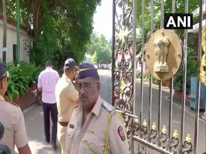 Due to political upheaval, In Vidhan Bhawan, Raj Bhavan police have been arranged for security | राजकीय उलथापालथीमुळे विधानभवन, राजभवनात कडेकोट पोलिसांचा बंदोबस्त Due to political upheaval, In Vidhan Bhawan, Raj Bhavan police have been arranged for security | राजकीय उलथापालथीमुळे विधानभवन, राजभवनात कडेकोट पोलिसांचा बंदोबस्त