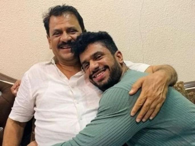 MLA prakash surve's son Raj Surve of Shinde group absconding; Kidnapping case of businessman in Goregaon, accomplices in police custody | शिंदे गटाचा आमदारपुत्र फरार; गोरेगावमधील व्यावसायिकाचे अपहरण प्रकरण, साथीदारांना पोलीस कोठडी MLA prakash surve's son Raj Surve of Shinde group absconding; Kidnapping case of businessman in Goregaon, accomplices in police custody | शिंदे गटाचा आमदारपुत्र फरार; गोरेगावमधील व्यावसायिकाचे अपहरण प्रकरण, साथीदारांना पोलीस कोठडी