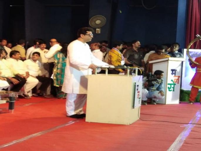 Dhule city has become worse than ever before - Raj Thackeray | देशात निवडणुकांशिवाय दुसरे उद्योगच उरलेले नाहीत, राज ठाकरेंचं मोदी-फडणवीसांवर टीकास्त्र