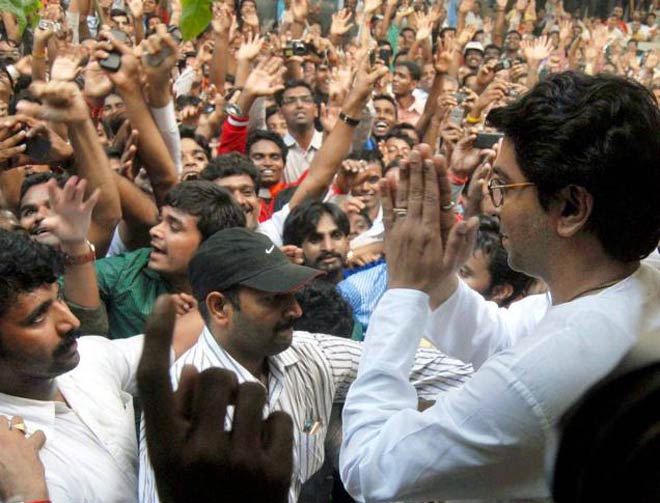 Maharashtra Lok Sabha election results 2019: 'Nota' increased voting its options for MNS Worker? | महाराष्ट्र लोकसभा निवडणूक निकाल 2019: युती नको अन् आघाडीही; 'नोटा'ला वाढलेली मतं मनसैनिकांची? Maharashtra Lok Sabha election results 2019: 'Nota' increased voting its options for MNS Worker? | महाराष्ट्र लोकसभा निवडणूक निकाल 2019: युती नको अन् आघाडीही; 'नोटा'ला वाढलेली मतं मनसैनिकांची?