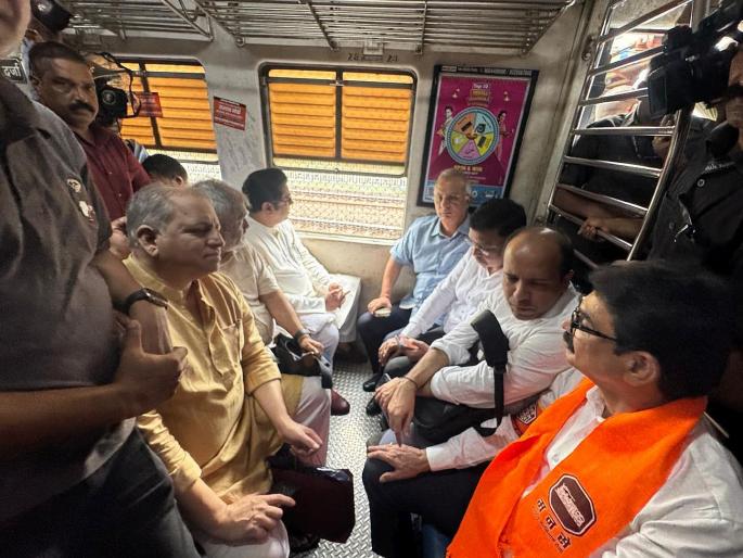 Satyacha morcha Mumbai update: Raj Thackeray arrives by local train; 'Truth March' still not allowed by police | Satyacha Morcha: राज ठाकरे लोकल ट्रेनमधून पोहोचले, तिकीटावर ऑटोग्राफ दिला; 'सत्याचा मोर्चा'ला अद्याप पोलिसांची परवानगी नाही Satyacha morcha Mumbai update: Raj Thackeray arrives by local train; 'Truth March' still not allowed by police | Satyacha Morcha: राज ठाकरे लोकल ट्रेनमधून पोहोचले, तिकीटावर ऑटोग्राफ दिला; 'सत्याचा मोर्चा'ला अद्याप पोलिसांची परवानगी नाही