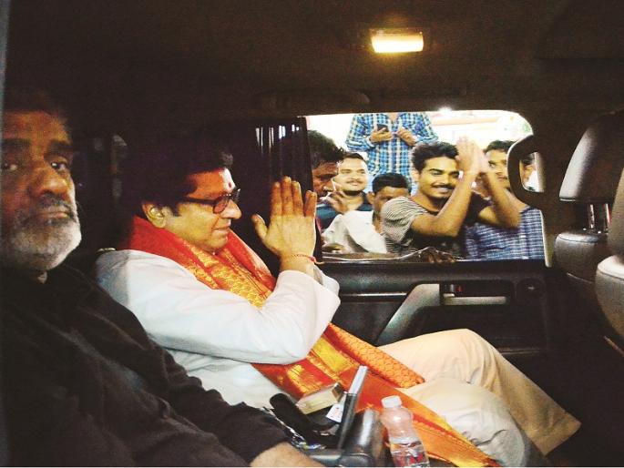 Raj Thakarey's moves towards Shiv sena's balle killa of Aurangabad | शिवसेनेच्या बालेकिल्ल्यात ‘राज’कारणाचा उडाला धुराळा Raj Thakarey's moves towards Shiv sena's balle killa of Aurangabad | शिवसेनेच्या बालेकिल्ल्यात ‘राज’कारणाचा उडाला धुराळा