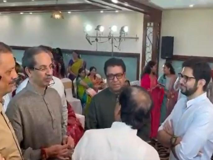 Raj-Uddhav thackeray meeting makes alliance signals clearer; Political discussions on brotherly meeting in the backdrop of elections | राज-उद्धव भेटीने युतीचे संकेत अधिक स्पष्ट; निवडणुकीच्या पार्श्वभूमीवर बंधुभेटीवरून राजकीय चर्चा