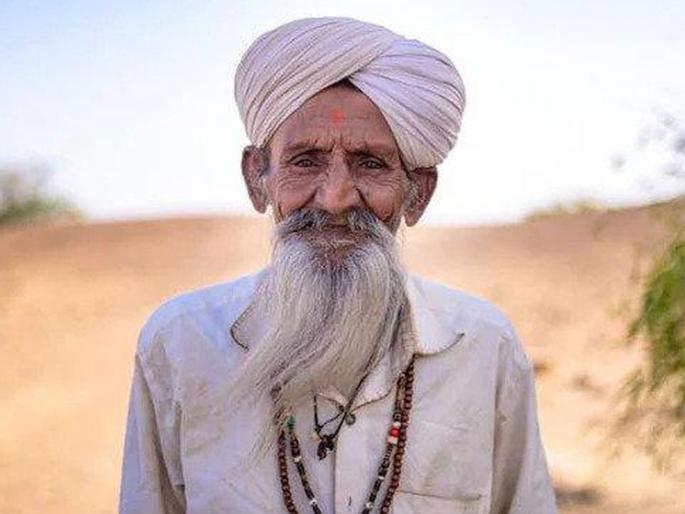 82 yr old gatekeeper of haunted Rajasthan village connects with his first love after 50 years | झपाटलेल्या गावच्या ८२ वर्षीय आजोबांची प्रेमकहाणी पूर्ण होणार; ५० वर्षांनंतर प्रेयसी भारतात येणार 82 yr old gatekeeper of haunted Rajasthan village connects with his first love after 50 years | झपाटलेल्या गावच्या ८२ वर्षीय आजोबांची प्रेमकहाणी पूर्ण होणार; ५० वर्षांनंतर प्रेयसी भारतात येणार