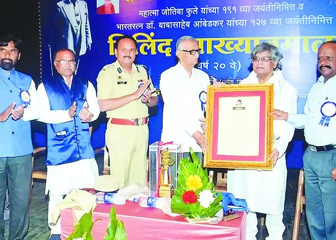 Last visitor to Shilpara king of Sholapur for Lifetime Achievement Award | जीवनगौरव पुरस्कारासाठी सोलापुरात आलेल्या राजा ढालेंची भेट ठरली शेवटची