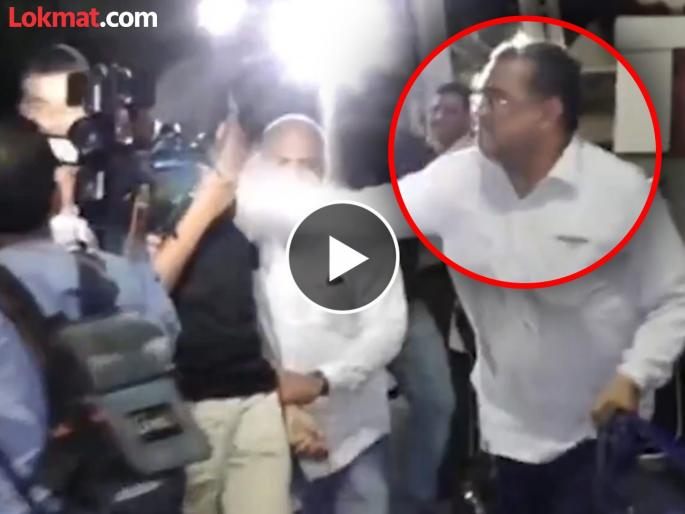 raja raghuvanshi murder case Angry on seeing the accused passenger slapped accused at the indore airport video goes viral | राजा रघुवंशी हत्याकांडातील आरोपीला पाहताच राग अनावर, प्रवाशाने ऑन कॅमेरा सणसणीत लगावली, VIDEO व्हायरल raja raghuvanshi murder case Angry on seeing the accused passenger slapped accused at the indore airport video goes viral | राजा रघुवंशी हत्याकांडातील आरोपीला पाहताच राग अनावर, प्रवाशाने ऑन कॅमेरा सणसणीत लगावली, VIDEO व्हायरल