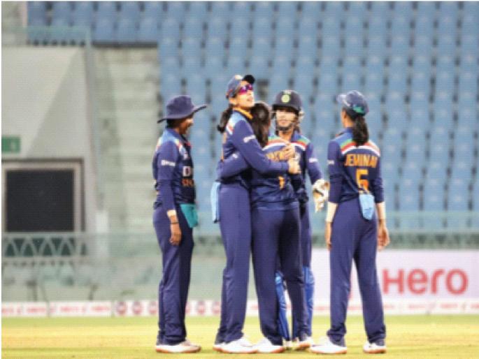 Hit Rajeshwari's piercer; India beat South Africa by 9 wickets | राजेश्वरीचा भेदक मारा; भारताने दक्षिण आफ्रिकेला ९ विकेट्सने नमवले