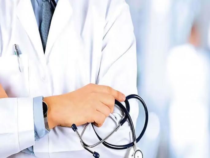 girl was molested by a doctor beaten by villagers In Rajapur | Ratnagiri: राजापुरात डॉक्टरकडून युवतीचा विनयभंग, ग्रामस्थांकडून डॉक्टरला चोप girl was molested by a doctor beaten by villagers In Rajapur | Ratnagiri: राजापुरात डॉक्टरकडून युवतीचा विनयभंग, ग्रामस्थांकडून डॉक्टरला चोप