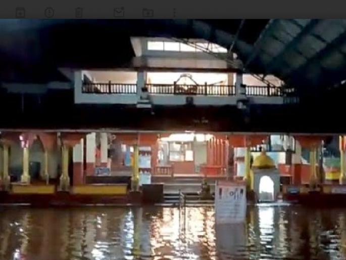 Cloudburst rain in Rajapur, flood water in Mahakali temple Adivare | Ratnagiri: राजापुरात ढगफुटीसदृश्य पाऊस, आडिवरे येथील महाकाली मंदिरात पुराचे पाणी
