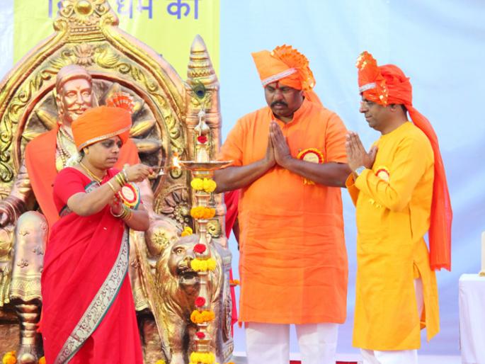 Police administration's cash is only on the temples; T. The charge of Rajasinh | पोलीस प्रशासनाचा रोख केवळ मंदिरांवरच; टी. राजासिंह यांचा आरोप Police administration's cash is only on the temples; T. The charge of Rajasinh | पोलीस प्रशासनाचा रोख केवळ मंदिरांवरच; टी. राजासिंह यांचा आरोप