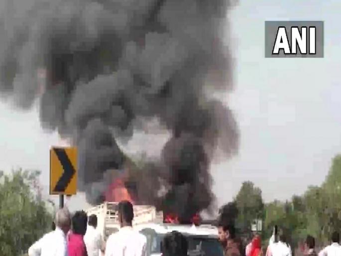 12 people burnt to death as bus catches fire after colliding with tanker in Rajasthan | राजस्थानमध्ये बस आणि टँकरचा भीषण अपघात, 12 जणांचा होरपळून मृत्यू 12 people burnt to death as bus catches fire after colliding with tanker in Rajasthan | राजस्थानमध्ये बस आणि टँकरचा भीषण अपघात, 12 जणांचा होरपळून मृत्यू