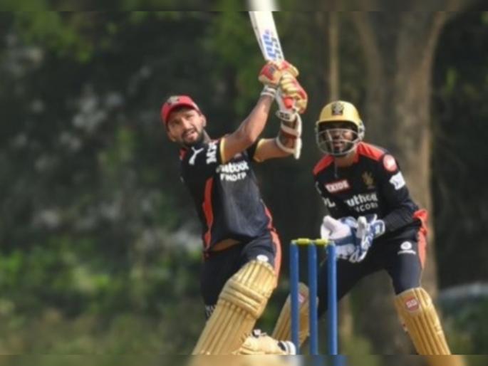 IPL 2021 : Rajat Patidar Scored Brilliant Hundreds on RCB's Second practice match, He scored 104 runs from 49 balls | IPL 2021 : RCBचा फलंदाज फुल्ल फॉर्मात; ४९ चेंडूंत कुटल्या १०४ धावा, विराट कोहलीच्या संघाची मधली फळी मजबूत होणार