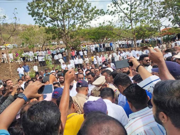 A dispute between the two kingdoms over the planned location of the market yard for the market committee | बाजार समितीसाठी मार्केटयार्डच्या नियोजित जागेवरुन दोन्ही राजेंमध्ये वाद A dispute between the two kingdoms over the planned location of the market yard for the market committee | बाजार समितीसाठी मार्केटयार्डच्या नियोजित जागेवरुन दोन्ही राजेंमध्ये वाद