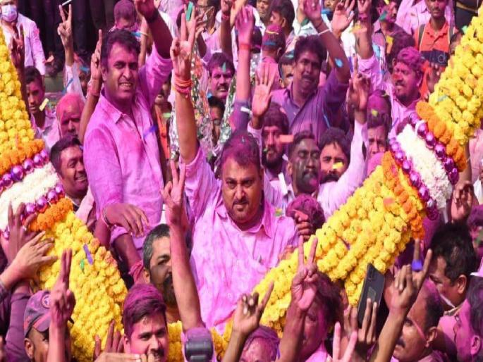 Violation of covid rules Filed a case against Minister of State Rajendra Patil Yadravkar | आरोग्य राज्यमंत्र्यांनाच राहिले नाही कोविड नियमांचे भान, काढली विजयी जंगी मिरवणूक; गुन्हा दाखल Violation of covid rules Filed a case against Minister of State Rajendra Patil Yadravkar | आरोग्य राज्यमंत्र्यांनाच राहिले नाही कोविड नियमांचे भान, काढली विजयी जंगी मिरवणूक; गुन्हा दाखल