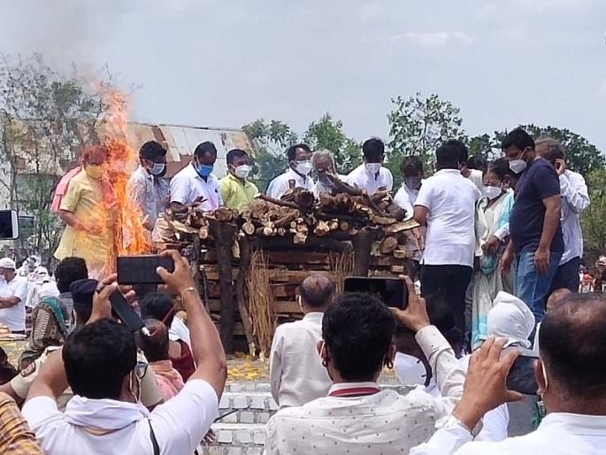 Rajeev Satav : Parliament Ratna Rajeev Satav merged into Infinity; Thousands of fans bid farewell by tear | Rajeev Satav : संसदरत्न राजीव सातव अनंतात विलीन; हजारो चाहत्यांनी साश्रुनयनांनी दिला निरोप