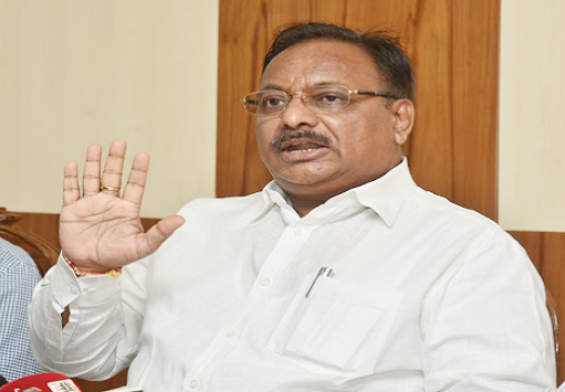 Maha Singh to build new homes for flood victims: Rajendra Miragne | पूरग्रस्तांसाठी महाहौसिंग नव्याने घरे बांधणार : राजेंद्र मिरगणे Maha Singh to build new homes for flood victims: Rajendra Miragne | पूरग्रस्तांसाठी महाहौसिंग नव्याने घरे बांधणार : राजेंद्र मिरगणे