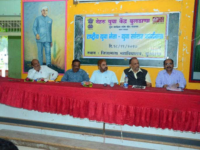 The youth should work for the development of the country and society | युवकांनी देश व समाजाच्या विकासासाठी कार्य करावे The youth should work for the development of the country and society | युवकांनी देश व समाजाच्या विकासासाठी कार्य करावे