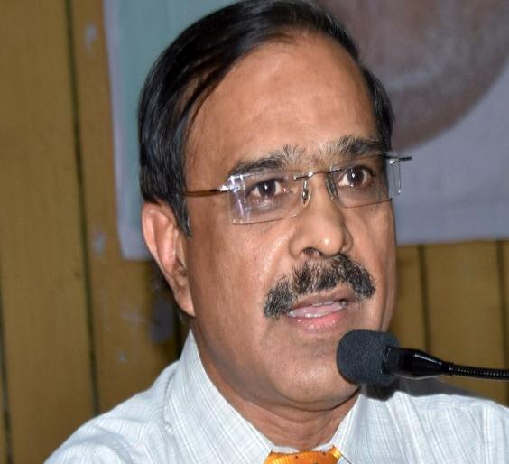 Nashik's 'MVP' Pawar Pawar lectures: Water stock due to rising population - Holani | नाशिकच्या ‘मविप्र’ची पवार व्याख्यानमाला : वाढत्या लोकसंख्येमुळे पाणीसाठा आटतोय - होलानी Nashik's 'MVP' Pawar Pawar lectures: Water stock due to rising population - Holani | नाशिकच्या ‘मविप्र’ची पवार व्याख्यानमाला : वाढत्या लोकसंख्येमुळे पाणीसाठा आटतोय - होलानी