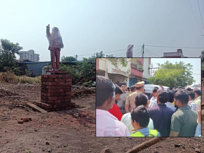 Statues of Dr Babasaheb Ambedkar, Lokshahir Annabhau erected at night, tension in Rajendranagar Kolhapur | डॉ. बाबासाहेब आंबेडकर, लोकशाहीर अण्णाभाऊंचे पुतळे रात्रीत उभारले, कोल्हापुरातील राजेंद्रनगरात तणाव Statues of Dr Babasaheb Ambedkar, Lokshahir Annabhau erected at night, tension in Rajendranagar Kolhapur | डॉ. बाबासाहेब आंबेडकर, लोकशाहीर अण्णाभाऊंचे पुतळे रात्रीत उभारले, कोल्हापुरातील राजेंद्रनगरात तणाव
