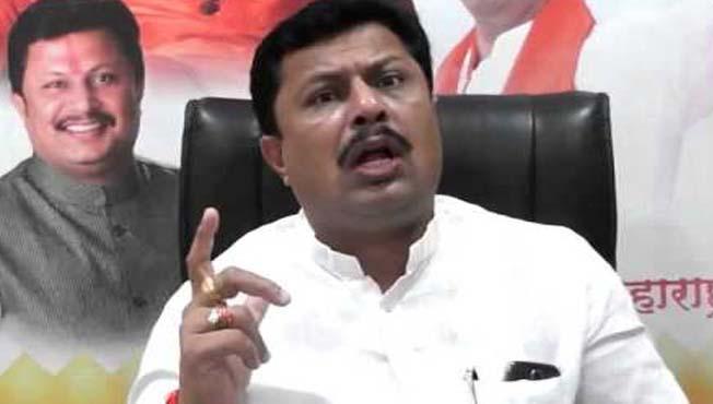 Shiv Sena sticks to farmers' benefit of crop insurance: Rajesh Kshirsagar | शिवसेनेच्या दणक्यानेच शेतकऱ्यांना पीक विम्याचा लाभ : राजेश क्षीरसागर Shiv Sena sticks to farmers' benefit of crop insurance: Rajesh Kshirsagar | शिवसेनेच्या दणक्यानेच शेतकऱ्यांना पीक विम्याचा लाभ : राजेश क्षीरसागर