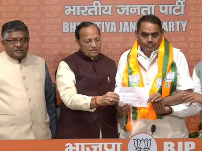 Former Congress MP from Varanasi Rajesh Kumar Mishra joined BJP | यूपीमध्ये काँग्रेसला मोठा झटका, राजेश मिश्रा भाजपामध्ये दाखल! Former Congress MP from Varanasi Rajesh Kumar Mishra joined BJP | यूपीमध्ये काँग्रेसला मोठा झटका, राजेश मिश्रा भाजपामध्ये दाखल!