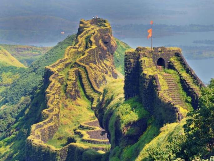 Stayed for the night as we were late to see the fort A tourist fell into the tank and died | किल्ला पाहण्यासाठी उशीर झाल्याने रात्री मुक्कामासाठी थांबले; एका पर्यटकाचा टाक्यात पडून मृत्यू Stayed for the night as we were late to see the fort A tourist fell into the tank and died | किल्ला पाहण्यासाठी उशीर झाल्याने रात्री मुक्कामासाठी थांबले; एका पर्यटकाचा टाक्यात पडून मृत्यू