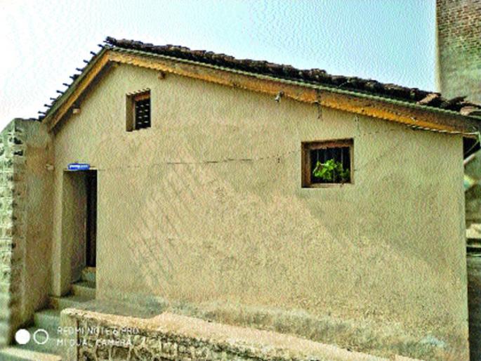 Due to depression of the Government, the neglect of the palace of martyr Rajguru | शासनाच्या उदासीनतेमुळे हुतात्मा राजगुरु यांच्या वाड्याची उपेक्षा