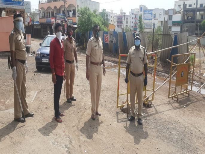 Rakshewadi in Khed taluka has been declared as 'Containment' And Rajgurunagar city has been declared as 'Buffer Zone' | खेड तालुक्यातील राक्षेवाडी 'कंटेन्मेंट' तर राजगुरूनगर शहर 'बफर झोन' म्हणून घोषित Rakshewadi in Khed taluka has been declared as 'Containment' And Rajgurunagar city has been declared as 'Buffer Zone' | खेड तालुक्यातील राक्षेवाडी 'कंटेन्मेंट' तर राजगुरूनगर शहर 'बफर झोन' म्हणून घोषित