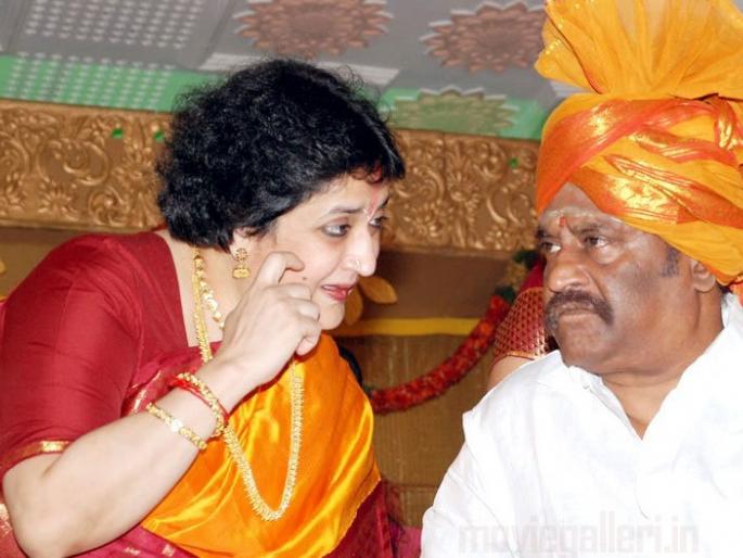 Birthday Special: rajnikant love story with lata | Birthday Special : मुलाखत संपली अन् रजनीकांत यांनी तिला प्रपोज केले! वाचा,थलायवाची लव्हस्टोरी!! Birthday Special: rajnikant love story with lata | Birthday Special : मुलाखत संपली अन् रजनीकांत यांनी तिला प्रपोज केले! वाचा,थलायवाची लव्हस्टोरी!!
