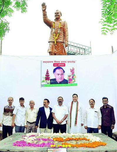 Rajiv Gandhi was the master of technology | राजीव गांधी हे तंत्रज्ञानाचे महामेरू 