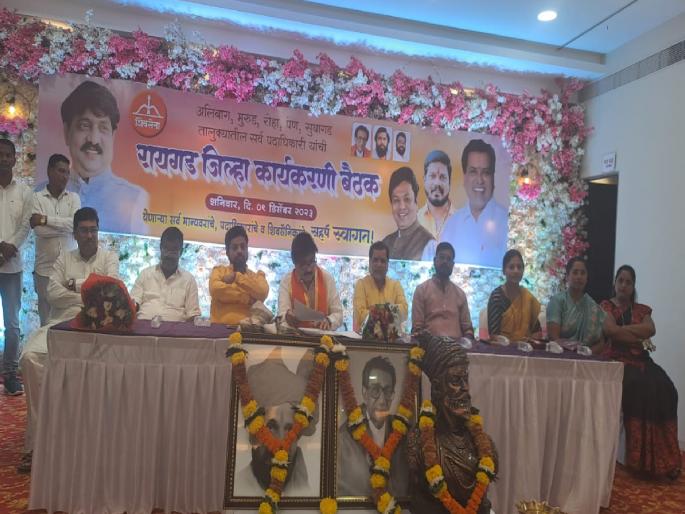 Uday Samant failed to resolve the employment issue despite being the Minister of Industries Shiv Sainiks of Raigad are upset with the working style of the Guardian Minister | उद्योग मंत्री असूनही रोजगारी प्रश्न सोडविण्यात उदय सामंत अपयशी; पालकमंत्र्यांच्या कार्य शैलीवर रायगडचे शिवसैनिक नाराज Uday Samant failed to resolve the employment issue despite being the Minister of Industries Shiv Sainiks of Raigad are upset with the working style of the Guardian Minister | उद्योग मंत्री असूनही रोजगारी प्रश्न सोडविण्यात उदय सामंत अपयशी; पालकमंत्र्यांच्या कार्य शैलीवर रायगडचे शिवसैनिक नाराज