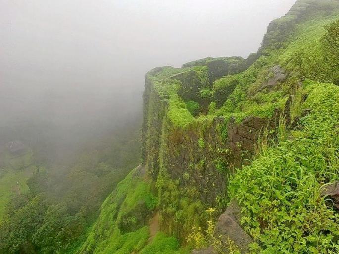 Youth death after falling from Rajmachi Point near at lonavala | लोणावळ्याजवळील राजमाची पॉईंट येथून पडल्याने युवकाचा मृत्यू Youth death after falling from Rajmachi Point near at lonavala | लोणावळ्याजवळील राजमाची पॉईंट येथून पडल्याने युवकाचा मृत्यू