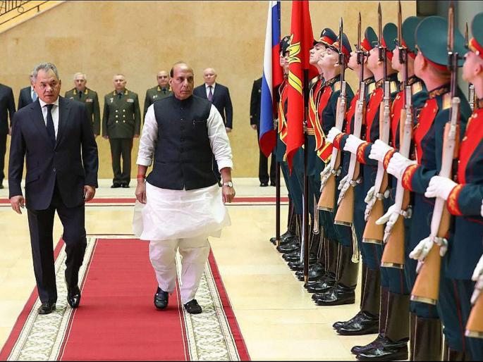 rajnath singh got more attention than chinese defense minister wei fenghe in russia visit | रशियात चिनी संरक्षणमंत्र्यांचा अपमान?; राजनाथ सिंहांना मात्र सगळ्याच व्यासपीठांवर खास स्थान rajnath singh got more attention than chinese defense minister wei fenghe in russia visit | रशियात चिनी संरक्षणमंत्र्यांचा अपमान?; राजनाथ सिंहांना मात्र सगळ्याच व्यासपीठांवर खास स्थान