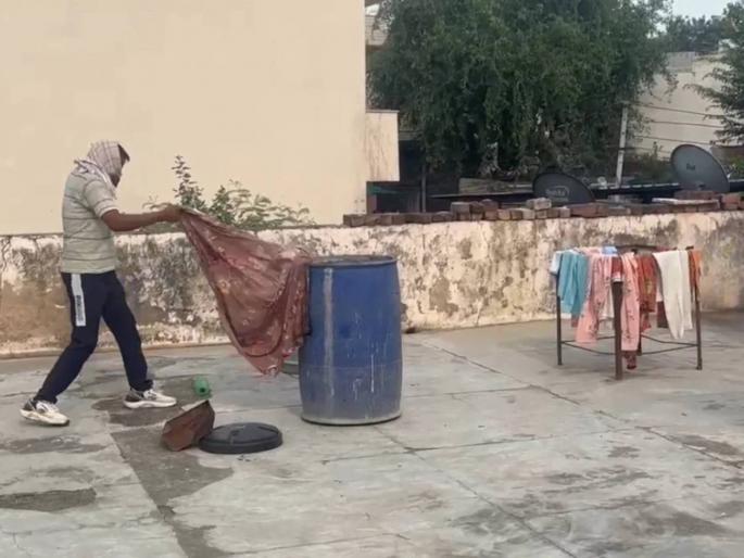 Crime News case of the blue drum came again, the wife fell in love with the landlord; she killed her husband and | Crime News : पुन्हा निळ्या ड्रमचे प्रकरण आले, बायको घरमालकाच्या प्रेमात पडली; पतीला संपवले अन्...