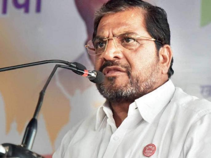 Raju Shetty supports Chiplun Rescue Committee hunger strike | "पायातील हातात घेऊन जाब विचारायची वेळ आली", राजू शेट्टींचा सरकारला इशारा Raju Shetty supports Chiplun Rescue Committee hunger strike | "पायातील हातात घेऊन जाब विचारायची वेळ आली", राजू शेट्टींचा सरकारला इशारा