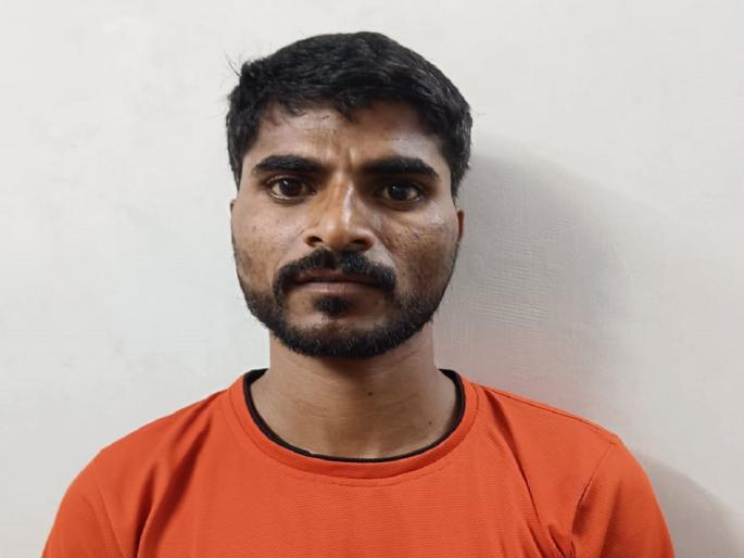 After abusing the little girl, after five years, the police beat the shackles! | चिमुरडीवर अत्याचार करून झाला होता पसार, पाच वर्षानंतर पोलिसांनी ठोकल्या बेड्या! After abusing the little girl, after five years, the police beat the shackles! | चिमुरडीवर अत्याचार करून झाला होता पसार, पाच वर्षानंतर पोलिसांनी ठोकल्या बेड्या!