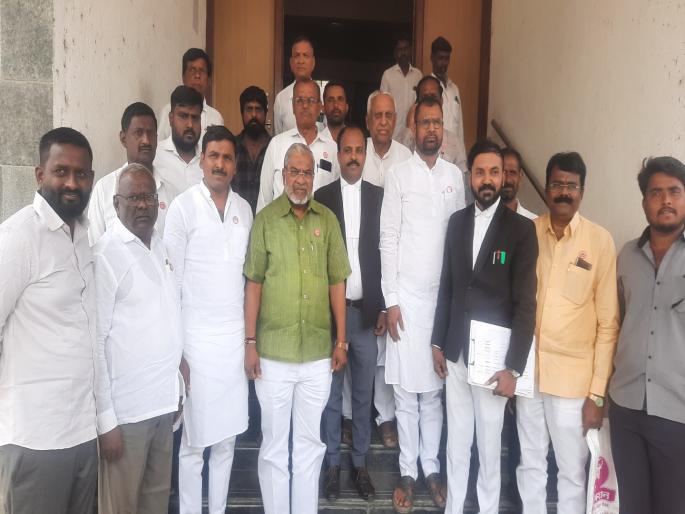 21 protesters including Raju Shetty, Sadabhau Khot acquitted in 3 cases; What is the real case? | राजू शेट्टी, सदाभाऊ खोत यांच्यासह २१ आंदोलकांची ३ खटल्यातून निर्दोष मुक्तता; नेमकं प्रकरण काय? 21 protesters including Raju Shetty, Sadabhau Khot acquitted in 3 cases; What is the real case? | राजू शेट्टी, सदाभाऊ खोत यांच्यासह २१ आंदोलकांची ३ खटल्यातून निर्दोष मुक्तता; नेमकं प्रकरण काय?