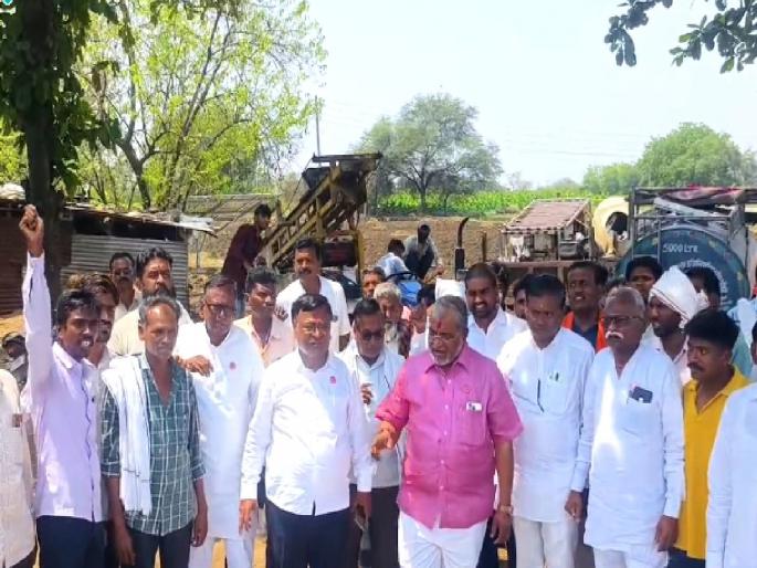Don't put pressure on farmers for Shaktipeeth highway; Raju Shetty warns the government | शक्तिपीठ महामार्गासाठी शेतकऱ्यांवर दबाव आणू नका; राजू शेट्टींचा सरकारला इशारा Don't put pressure on farmers for Shaktipeeth highway; Raju Shetty warns the government | शक्तिपीठ महामार्गासाठी शेतकऱ्यांवर दबाव आणू नका; राजू शेट्टींचा सरकारला इशारा