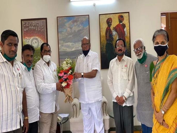 Swabhimani's friendship with NCP starts, Raju Shetty among NCP-appointed MLAs | ‘राष्ट्रवादी’समवेत ‘स्वाभिमानी’चे मैत्रीपर्व सुरु, राजू शेट्टींना 'आमदारकी'ची लॉटरी लागणार Swabhimani's friendship with NCP starts, Raju Shetty among NCP-appointed MLAs | ‘राष्ट्रवादी’समवेत ‘स्वाभिमानी’चे मैत्रीपर्व सुरु, राजू शेट्टींना 'आमदारकी'ची लॉटरी लागणार