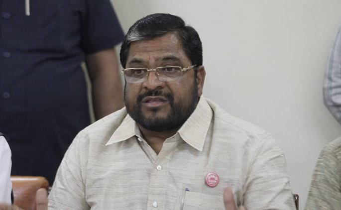 'Why isn't there as much discussion about milk price, sugarcane, farmer suicides as Sushant', raju shetty | 'सुशांतएवढी चर्चा दूध दराबद्दल, ऊसाबद्दल, शेतकऱ्यांच्या आत्महत्येबद्दल का नाही' 'Why isn't there as much discussion about milk price, sugarcane, farmer suicides as Sushant', raju shetty | 'सुशांतएवढी चर्चा दूध दराबद्दल, ऊसाबद्दल, शेतकऱ्यांच्या आत्महत्येबद्दल का नाही'