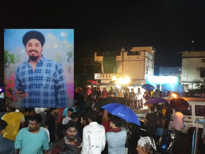 Chandrapur: Second firing in Chandrapur district in a fortnight; Young dies on the spot, Rajura shaken | Chandrapur: पंधरवड्यात चंद्रपूर जिल्ह्यात दुसरा गोळीबार; तरुणाचा जागीच मृत्यू, राजुरा हादरला Chandrapur: Second firing in Chandrapur district in a fortnight; Young dies on the spot, Rajura shaken | Chandrapur: पंधरवड्यात चंद्रपूर जिल्ह्यात दुसरा गोळीबार; तरुणाचा जागीच मृत्यू, राजुरा हादरला