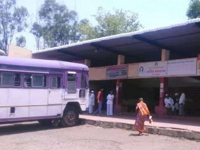 Unknown women sat next to an old man and extorted 20,000 cash. Incident in Lampas, Satara | अनोळखी महिलांनी शेजारी बसून वृद्धाची २० हजारांची रोकड केली लंपास, साताऱ्यातील घटना Unknown women sat next to an old man and extorted 20,000 cash. Incident in Lampas, Satara | अनोळखी महिलांनी शेजारी बसून वृद्धाची २० हजारांची रोकड केली लंपास, साताऱ्यातील घटना