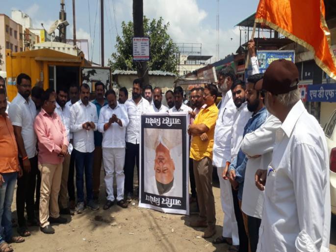 Public protest from Shiv Sena against Governor Bhagat Singh Koshyari's statement | राज्यपाल भगतसिंह कोश्यारी यांच्या वक्तव्याचा शिवसेनेकडून निषेध Public protest from Shiv Sena against Governor Bhagat Singh Koshyari's statement | राज्यपाल भगतसिंह कोश्यारी यांच्या वक्तव्याचा शिवसेनेकडून निषेध