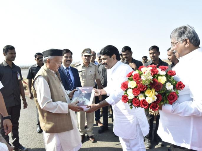 Guardian Minister welcomes Governor to Rajshahi Shahu Gaurav Book | राजर्षी शाहू गौरव ग्रंथ देवून पालकमंत्र्यांनी केले राज्यपालांचे स्वागत Guardian Minister welcomes Governor to Rajshahi Shahu Gaurav Book | राजर्षी शाहू गौरव ग्रंथ देवून पालकमंत्र्यांनी केले राज्यपालांचे स्वागत
