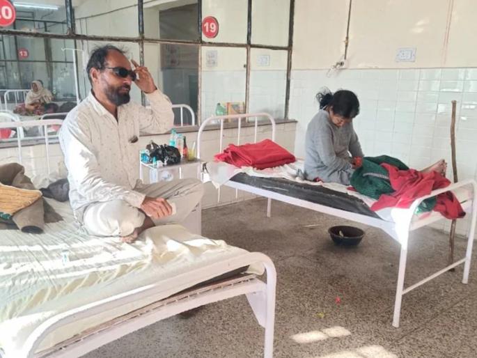 husband opened eyes after cataract operation in hospital he found his wife missing for 22 days admitted on next bed | मोतीबिंदूच्या ऑपरेशननंतर डोळे उघडताच बसला धक्का, शेजारच्या बेडवर...; नेमकं काय घडलं? husband opened eyes after cataract operation in hospital he found his wife missing for 22 days admitted on next bed | मोतीबिंदूच्या ऑपरेशननंतर डोळे उघडताच बसला धक्का, शेजारच्या बेडवर...; नेमकं काय घडलं?
