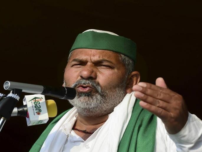 rakesh tikait gave challenge to the police to stop tractors | शेतकऱ्यांचे ट्रॅक्टर रोखण्याची हिंमत पोलिसांमध्ये नाही; राकेश टिकैत यांची टीका rakesh tikait gave challenge to the police to stop tractors | शेतकऱ्यांचे ट्रॅक्टर रोखण्याची हिंमत पोलिसांमध्ये नाही; राकेश टिकैत यांची टीका