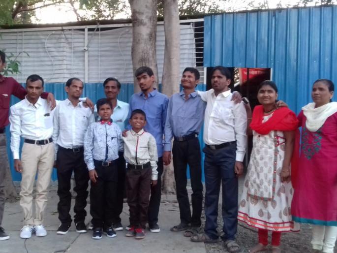 ‘Lockdown’ of blind rakhi industry due to corona; Breaking tradition for the first time! | कोरोनामुळे नेत्रहिनांचा राखी उद्योग ‘लॉकडाऊन’; पहिल्यांदाच परंपरा खंडीत! ‘Lockdown’ of blind rakhi industry due to corona; Breaking tradition for the first time! | कोरोनामुळे नेत्रहिनांचा राखी उद्योग ‘लॉकडाऊन’; पहिल्यांदाच परंपरा खंडीत!