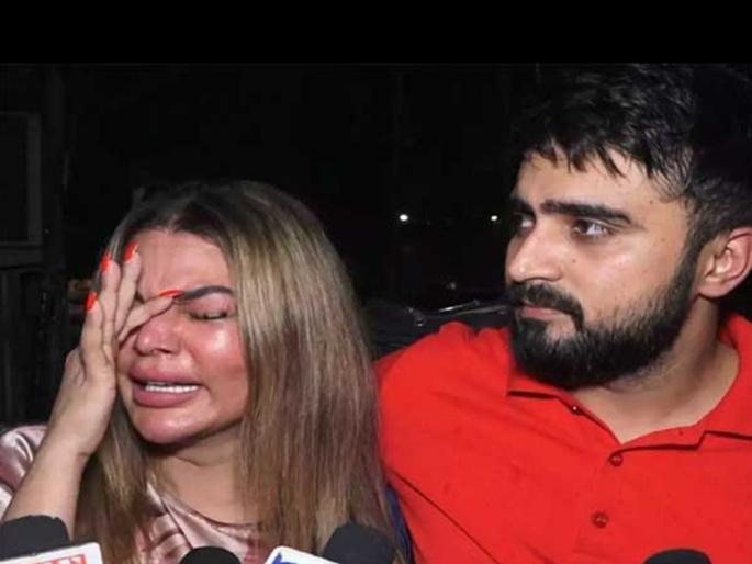 Rakhi Sawant break traffice rules Police order traffic challan for her car | भररस्त्यात राखी सावंतला ड्रामा करणं आलं अंगाशी, पोलिसांनी केली कारवाई Rakhi Sawant break traffice rules Police order traffic challan for her car | भररस्त्यात राखी सावंतला ड्रामा करणं आलं अंगाशी, पोलिसांनी केली कारवाई