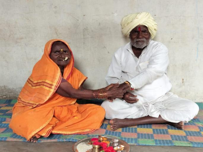 90 years Rakhi is not missed sister on raksha bandhan A story of brother sister love in daund | Raksha Bandhan: ९० वर्षे राखी नाही चुकली, बहीण माझ्या उन्हातील सावली! भाऊ-बहिणीच्या प्रेमाची कहाणी 90 years Rakhi is not missed sister on raksha bandhan A story of brother sister love in daund | Raksha Bandhan: ९० वर्षे राखी नाही चुकली, बहीण माझ्या उन्हातील सावली! भाऊ-बहिणीच्या प्रेमाची कहाणी
