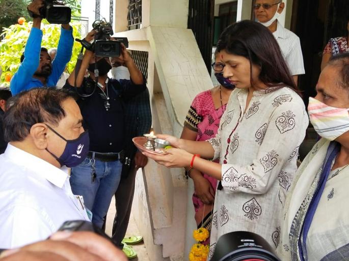 Eknath Khadse quits BJP; MP Raksha Khadse absent for BJP Core committee meeting | एकनाथ खडसेंनी भाजपा सोडली; खासदार सुनेने बैठकीलाच दांडी मारली Eknath Khadse quits BJP; MP Raksha Khadse absent for BJP Core committee meeting | एकनाथ खडसेंनी भाजपा सोडली; खासदार सुनेने बैठकीलाच दांडी मारली